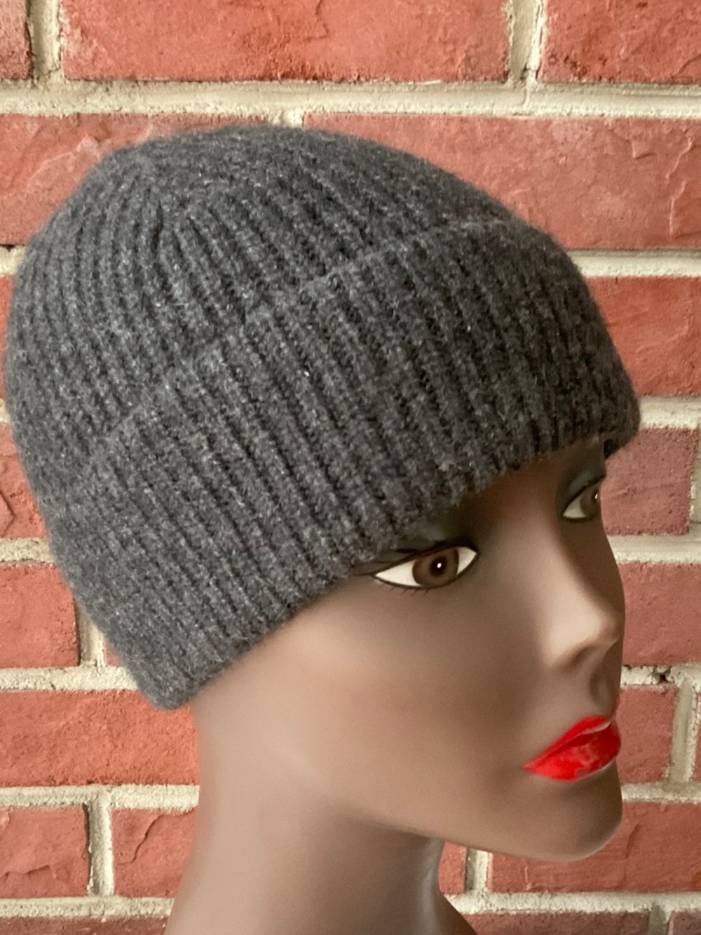 Quince Charcoal Mongolian Cashmere Ribbed Cuffed Beanie Unisex Size M/L NEW